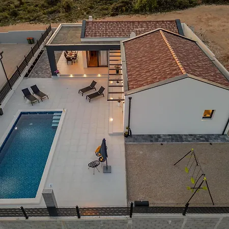 Cesarica Zadarvillas Kakma