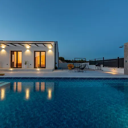 别墅 Cesarica Zadarvillas